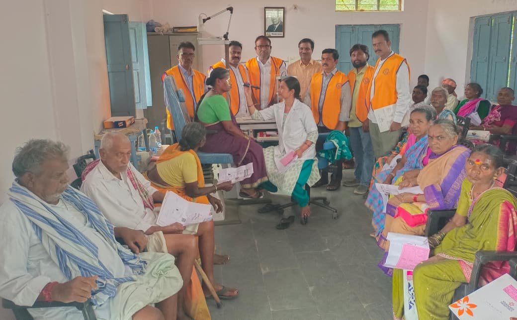 ప్రభుత్వ పాఠశాల అభివృద్ధికి రూ.34 వేల విరాళం..